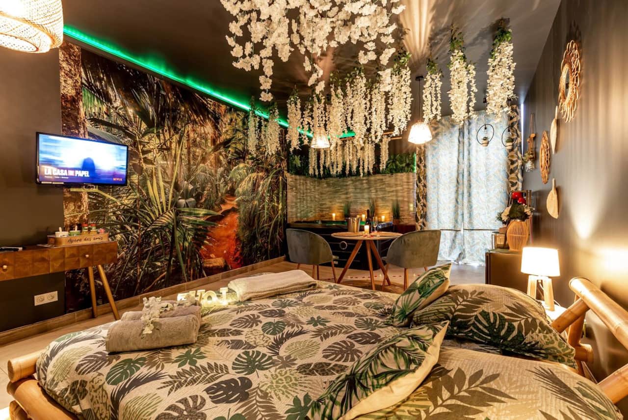 pièce principale , chambre Avec spa privatif 