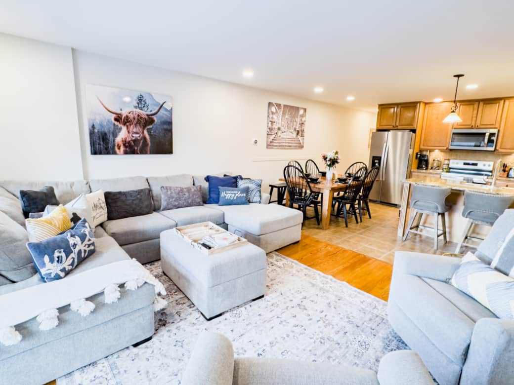 The open design living area allows you to change your settings quickly without missing any fun!