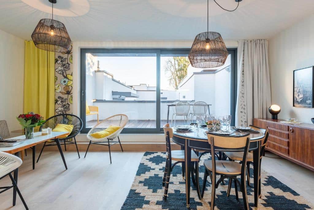 Living area / Dining area