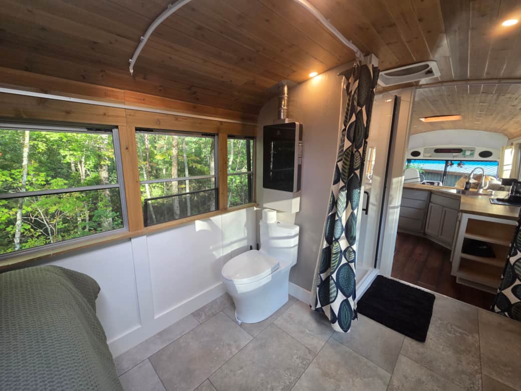 Bathroom without room divider