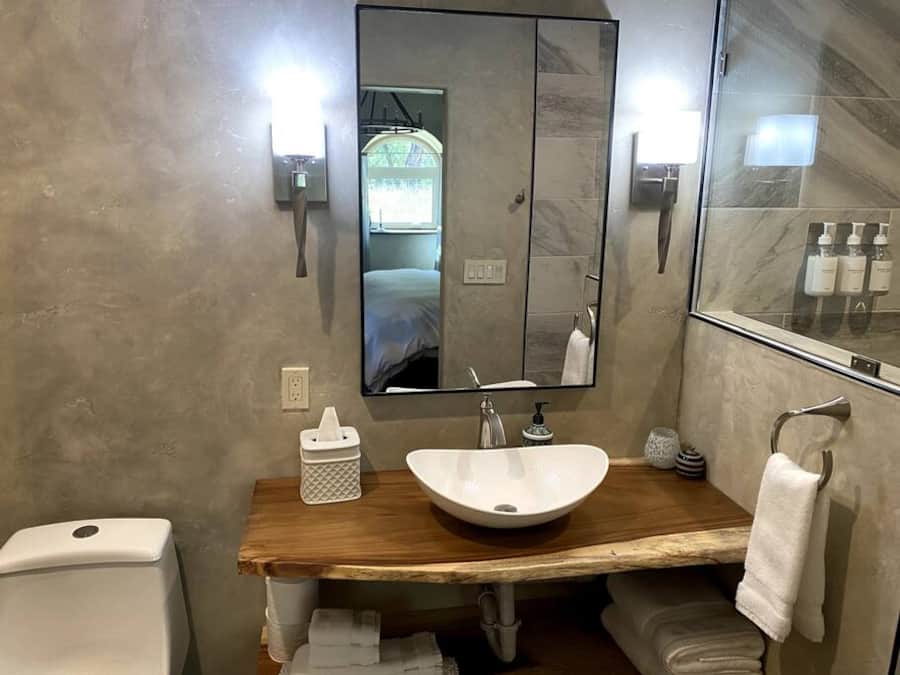 Bright & Cheery bathroom