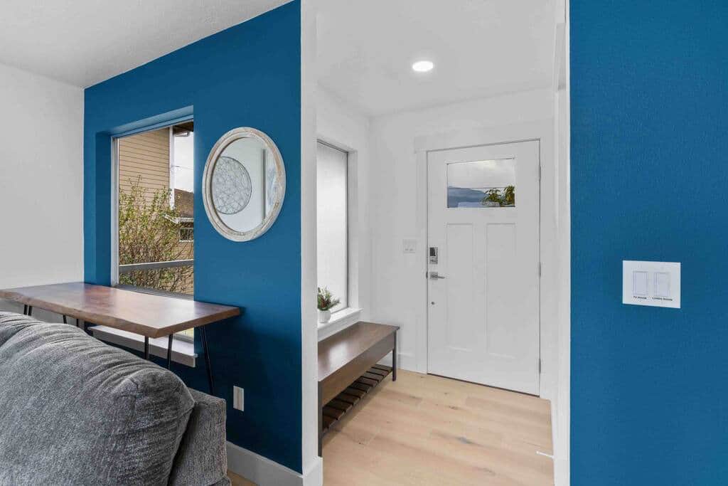 Entryway with beach to make it easy to take off your shoes