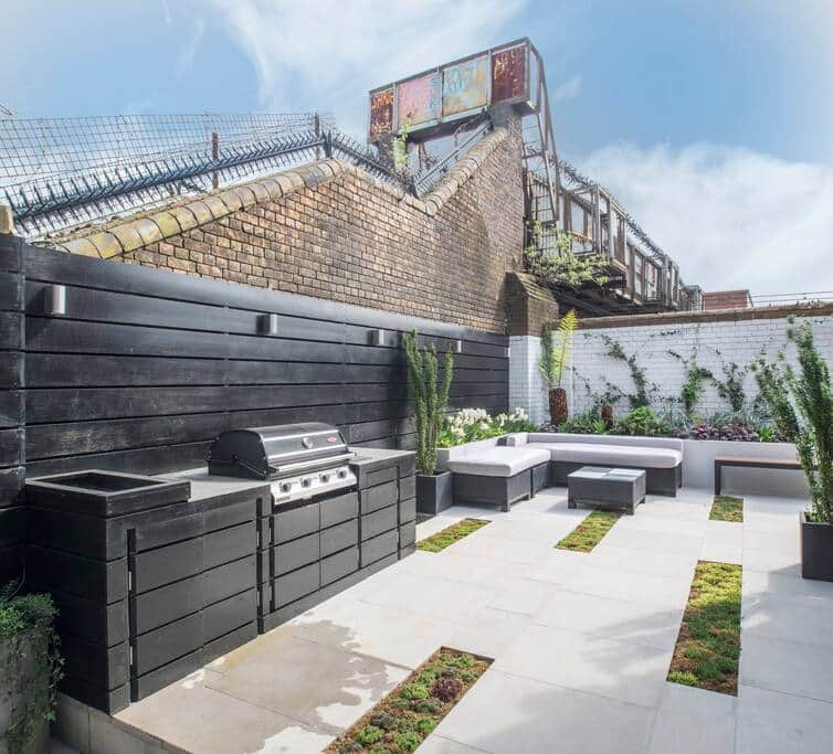 BBQ and Outside Area BBQ and Outside Area