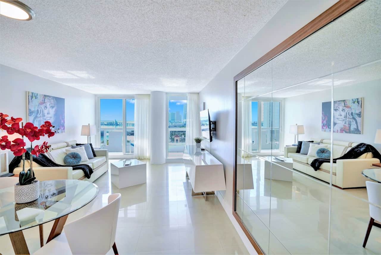 Shades of Summer! (1 bedroom condo)