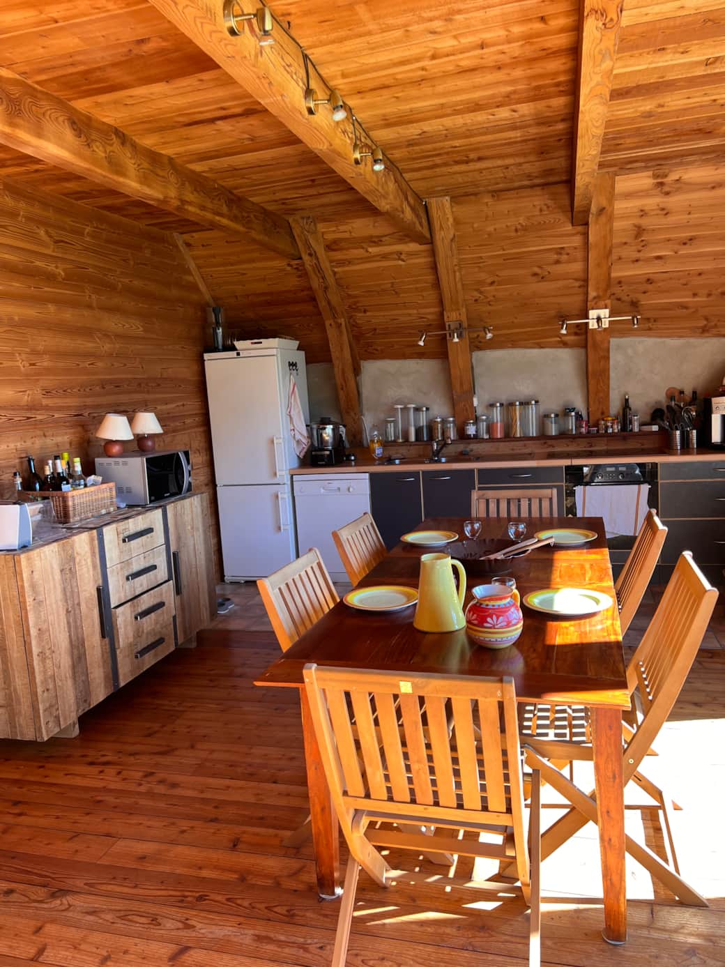 Cuisine spacieuse et conviviale de la Grange Mary Cuisine spacieuse et conviviale de la Grange Mary