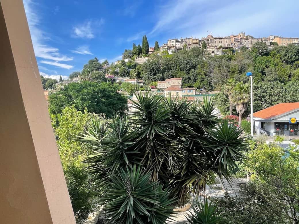 Vue sur le Haut-de-Cagnes depuis la villa