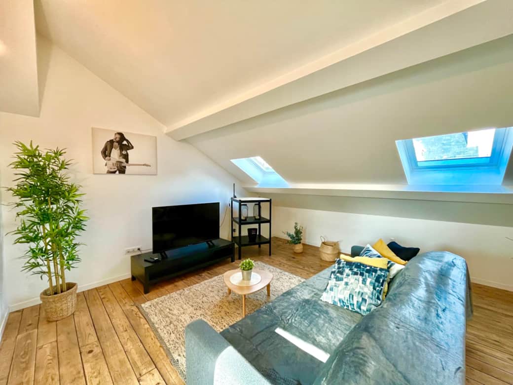 Le salon de l'appartement Rousseau Logement à Reims par La Conciergerie Des Sacres