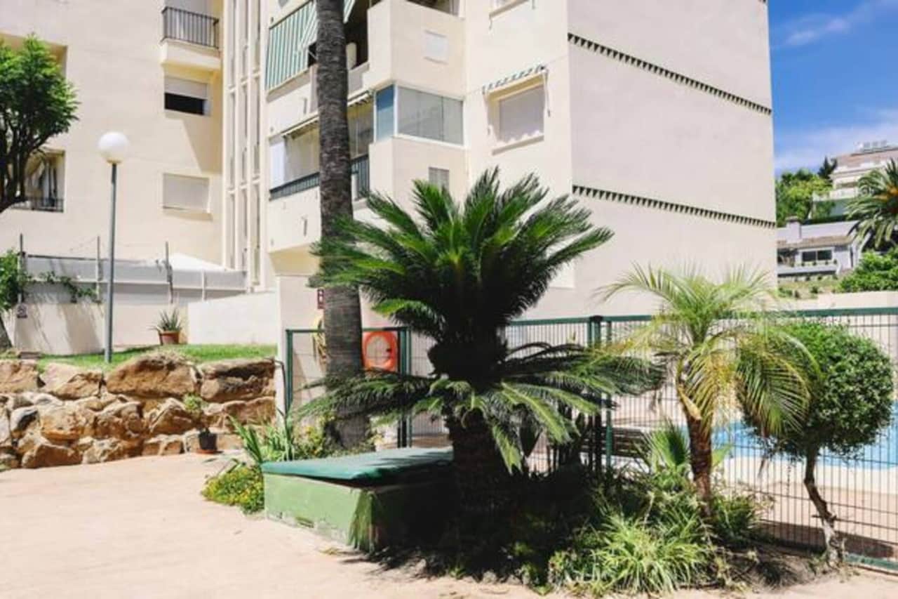 With easy access to golf courses, gyms, and mini-markets.