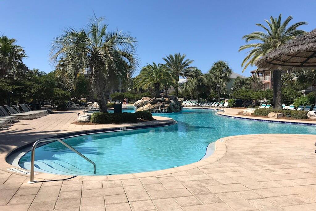 Tiger Bait Overlooks Lagoon Pool Vacation Home In Destin