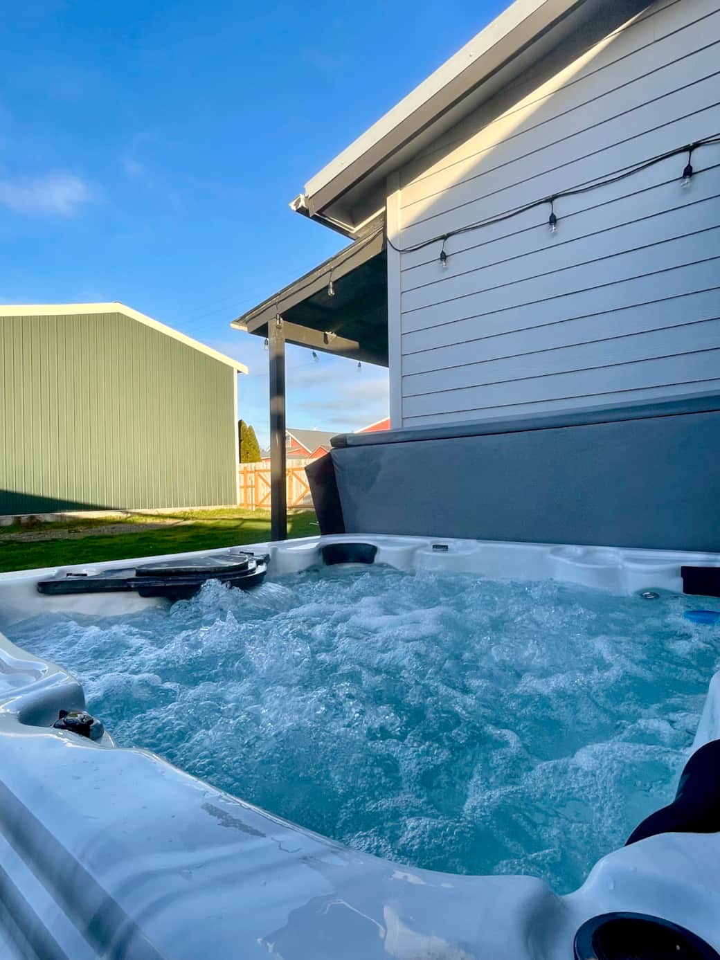 Relaxing 5-6 person Jetted Hot Tub Relaxing 5-6 person Jetted Hot Tub