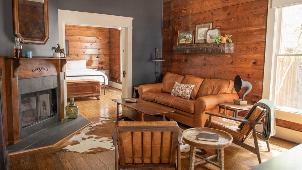 Suite 01_Living Room_01