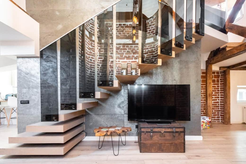 Unique open-plan living space in two-level Bucharest apartment Unique open-plan living space in two-level Bucharest apartment
