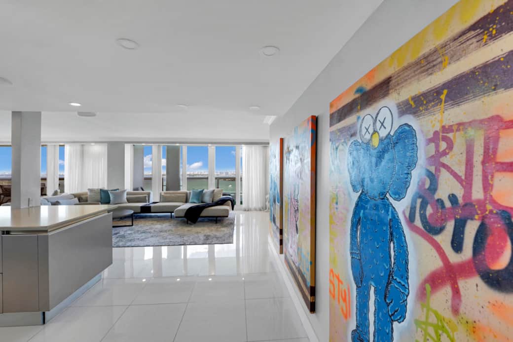 Living room, balcony access, fully equipped kitchen Living room, balcony access, fully equipped kitchen