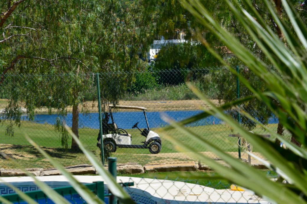 Vista desde piscina a Campo de golf Vista desde piscina a Campo de golf