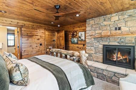 Bedroom 2: Master Suite - Queen