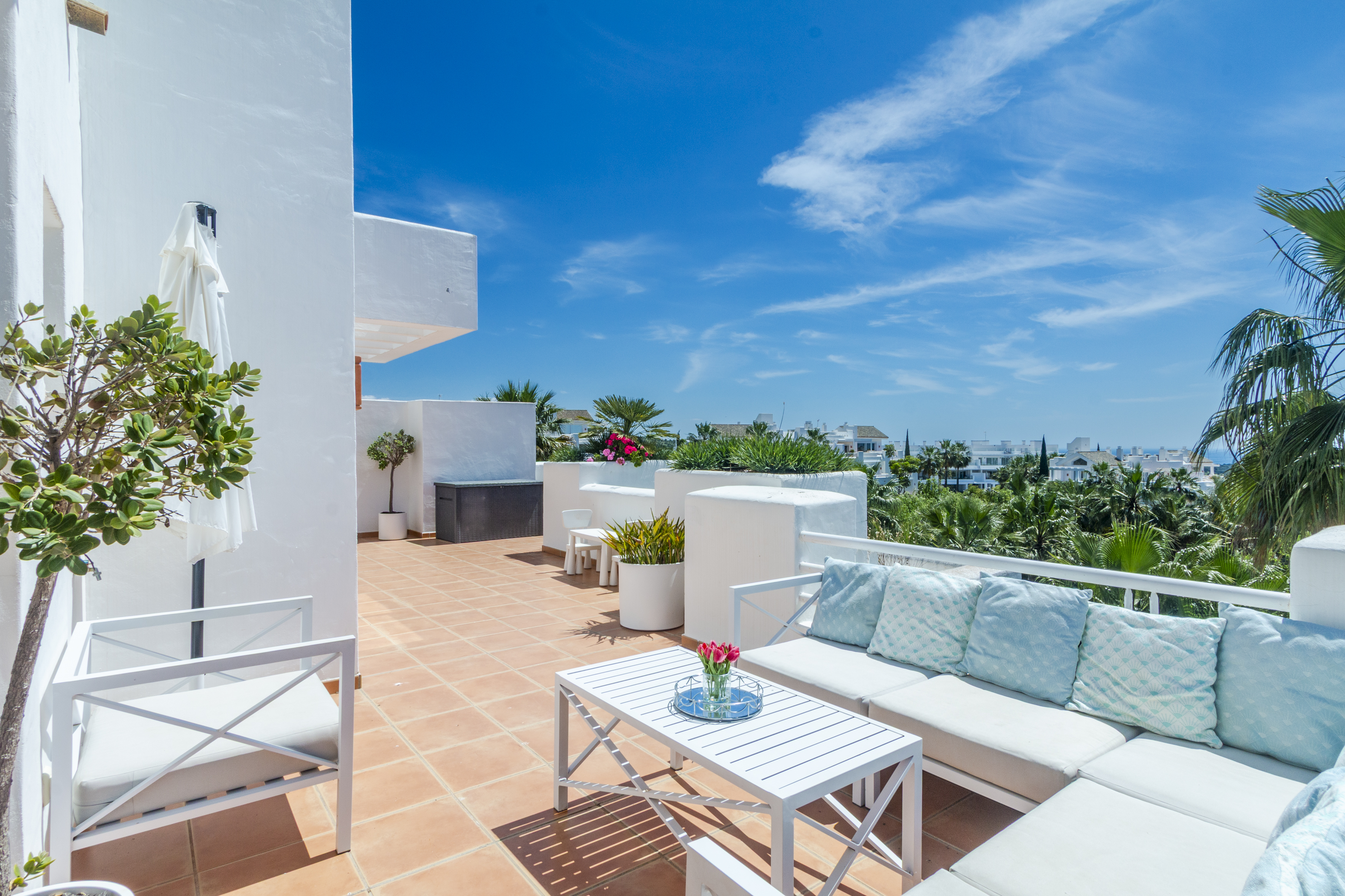 RDR526 - Stunning 2 Bed Penthouse in Alcazaba Lagoon