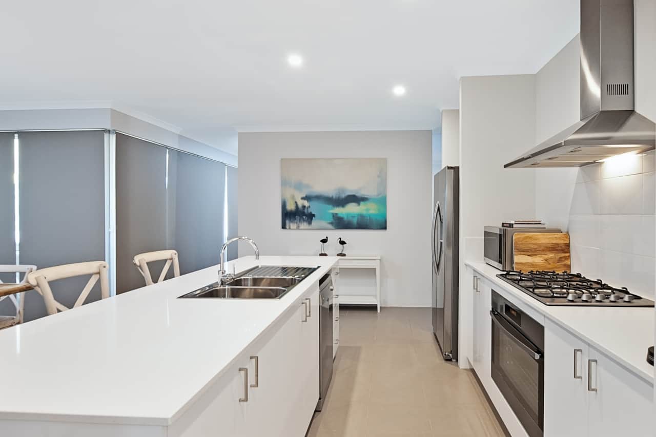 INTO THE BLUE - KITCHEN
