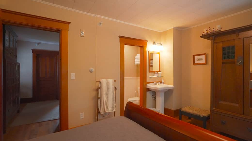 Private bathroom with modern touches in Ezra’s Room. Private bathroom with modern touches in Ezra’s Room.