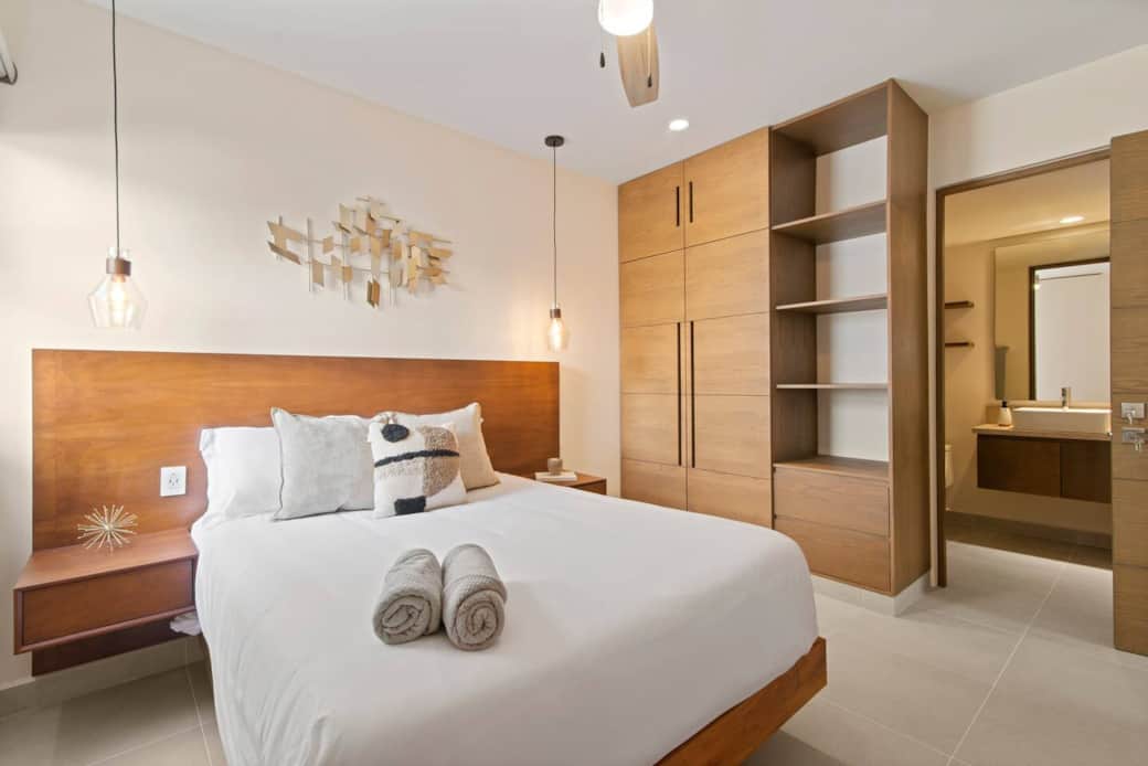 This inviting bedroom features a queen-size bed, AC, a ceiling fan, and room-darkening shades for a restful stay. It also offers a full wardrobe and a private en-suite bathroom for added comfort and convenience. This inviting bedroom features a queen-size bed, AC, a ceiling fan, and room-darkening shades for a restful stay. It also offers a full wardrobe and a private en-suite bathroom for added comfort and convenience.