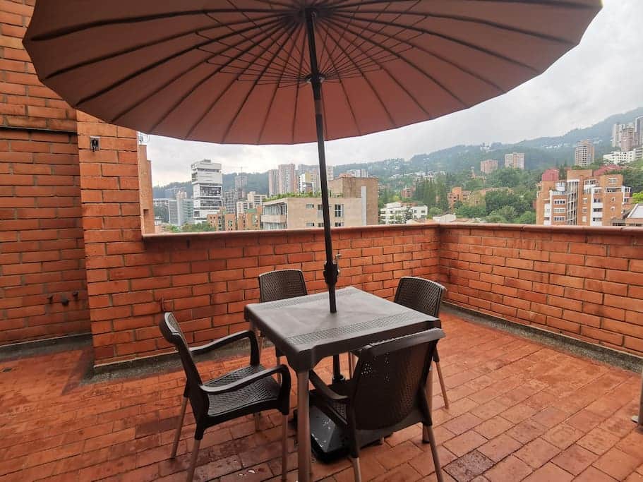 Airbnb con terraza en Poblado Medellín