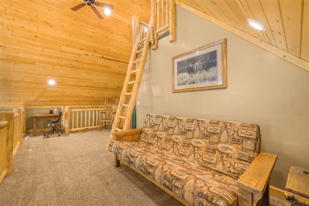 3rd level w/ futon