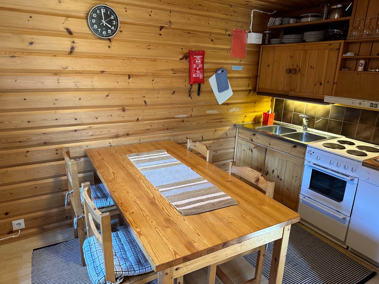 Keittiö sis. astianpesukone