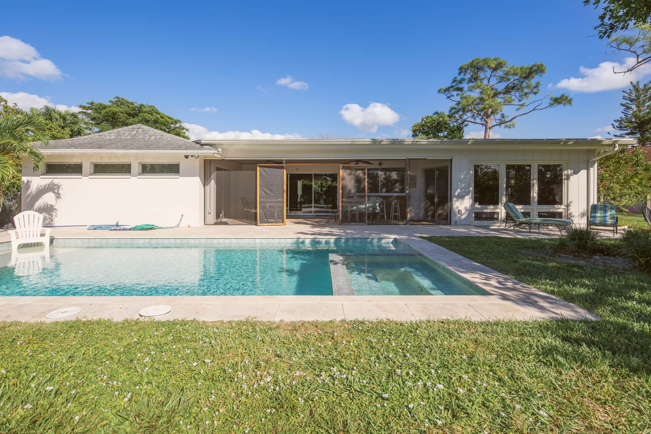Naples Palm River Estates White Cottage Vacation Home In Naples