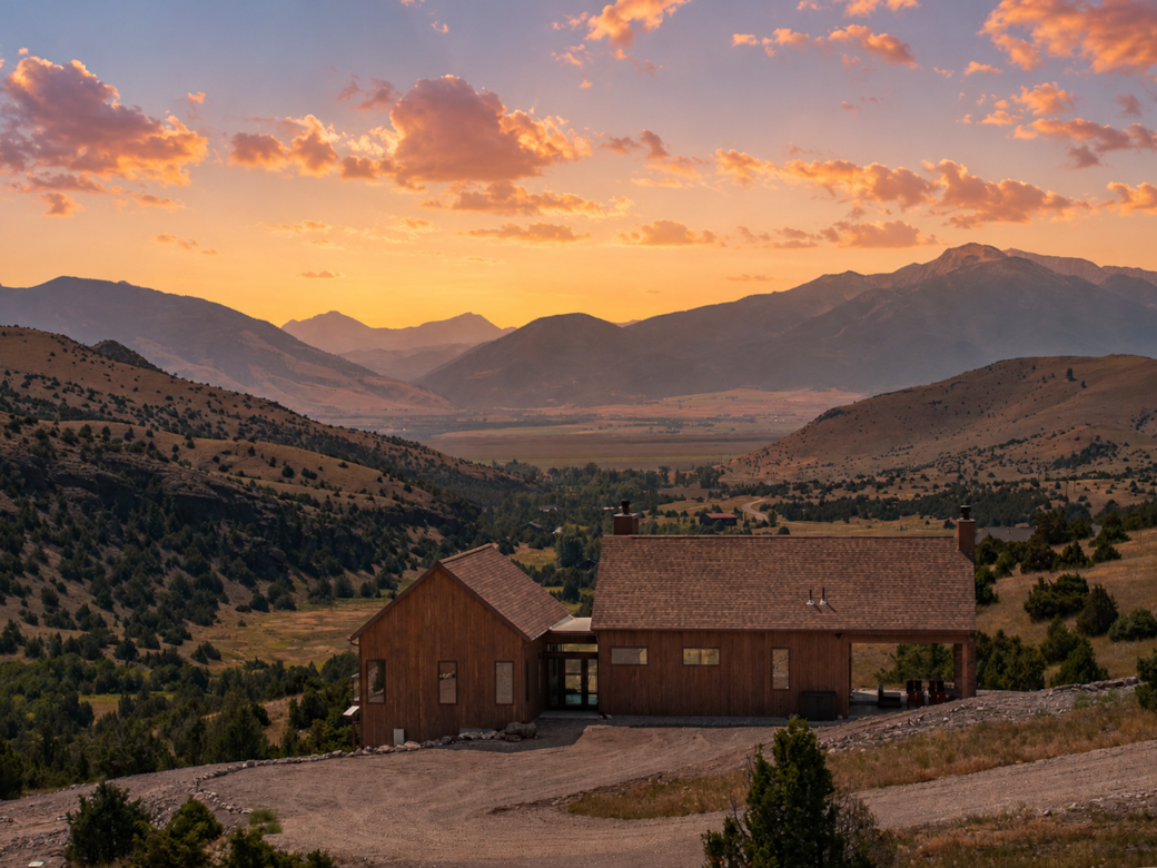 Juniper Ridge at Antelope Butte | Views of the Absaroka and Beartooth Ranges beyond Paradise Valley Juniper Ridge at Antelope Butte | Views of the Absaroka and Beartooth Ranges beyond Paradise Valley