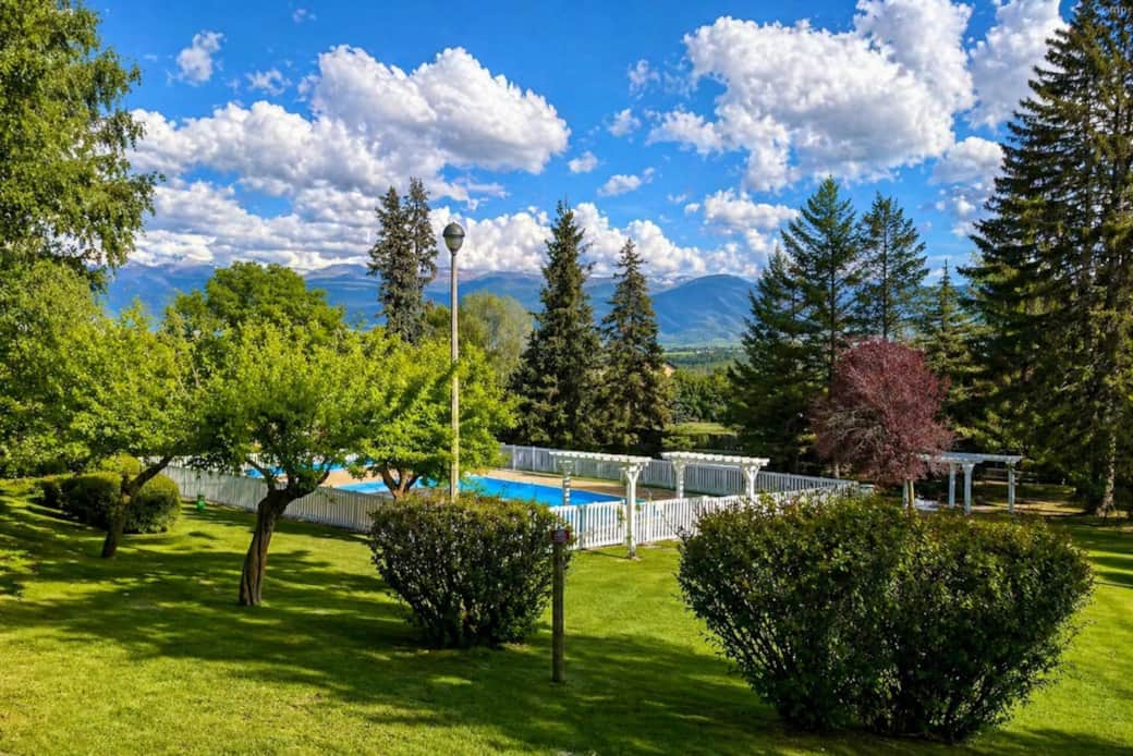 Zona comunitaria con piscina Zona comunitaria con piscina