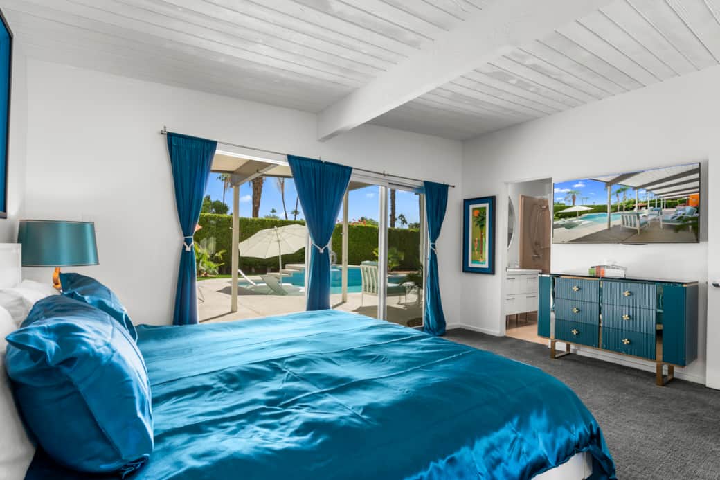 Satin bedding, pool view, pure relaxation.