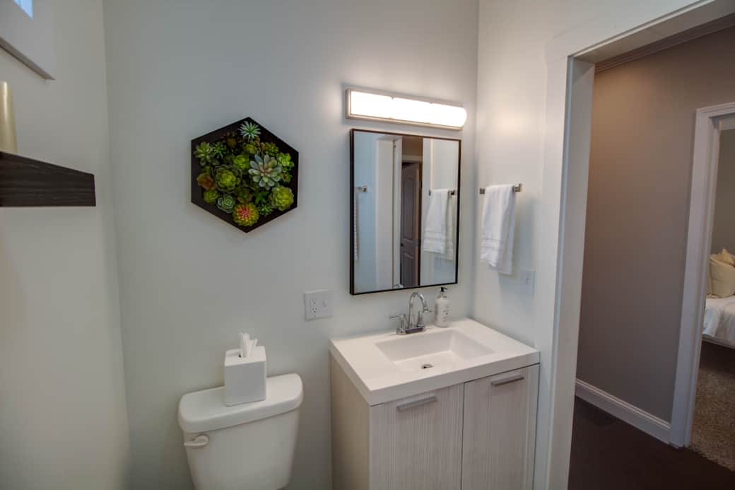 Full Bathroom Full Bathroom