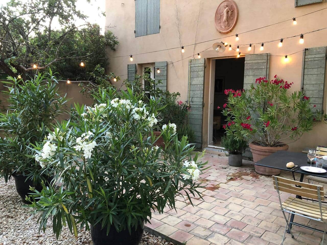 terrasse, espace repas, entrée, décoration, table, chaises