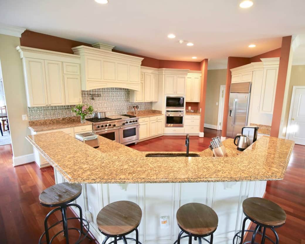 Gourmet Kitchen fully stocked
