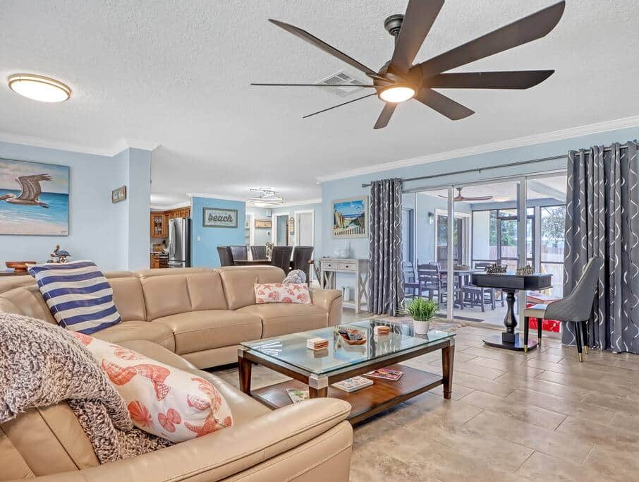 Family Room, open floor plan allows everyone to interact. Family Room, open floor plan allows everyone to interact.