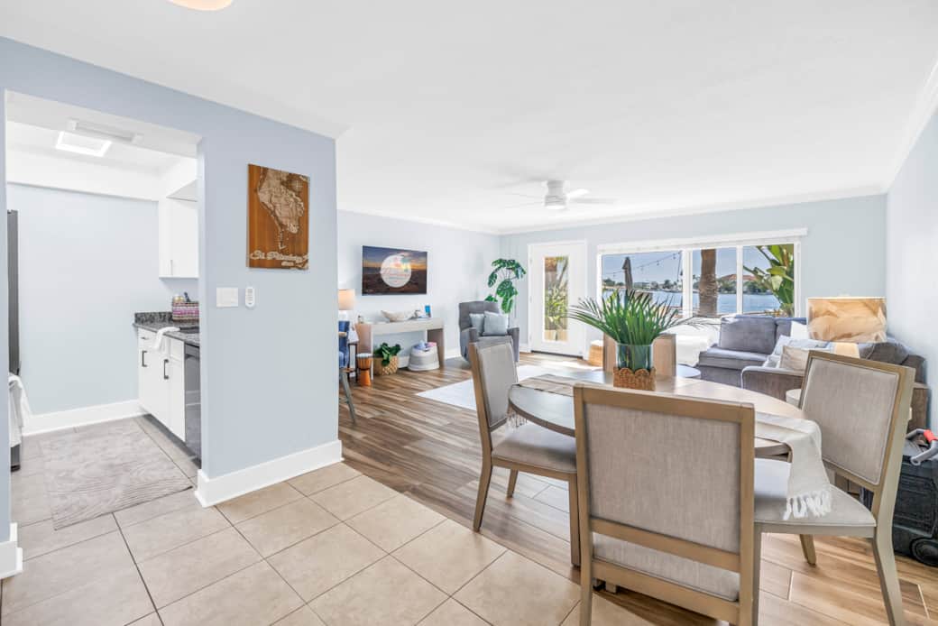 Full Kitchen and Dining Table seats 4