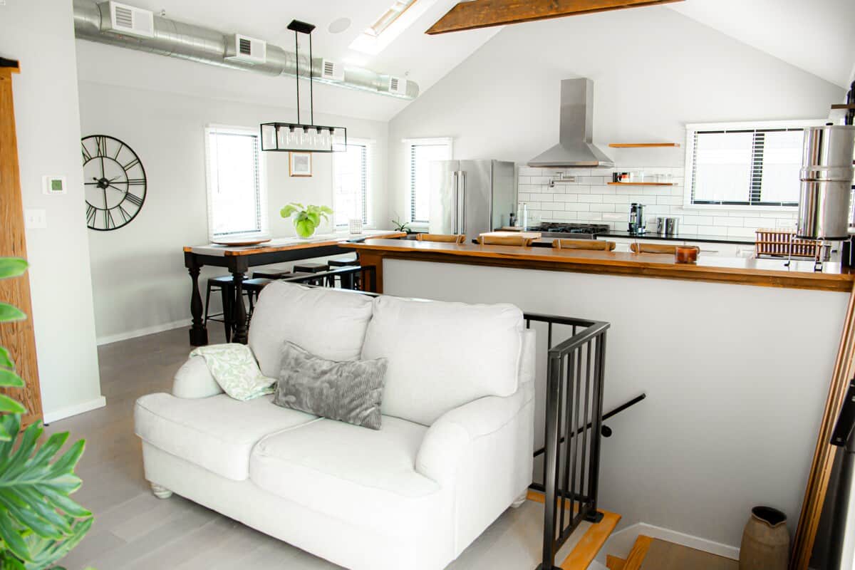 Comfortable sitting area while still being apart of the kitchen
