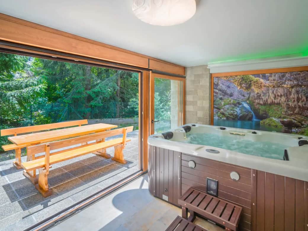 Hot tub & terrace