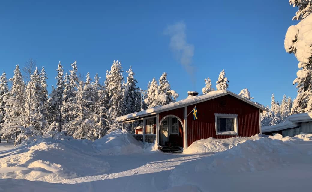 A clear and crystal white winterday