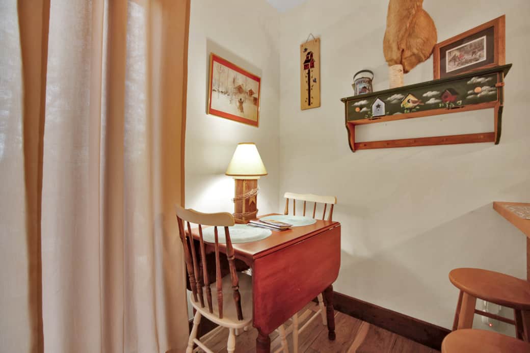 Villa with a View 2 bedroom 1 bathroom, sleeps 4, wifi, AC, dogs allowed!