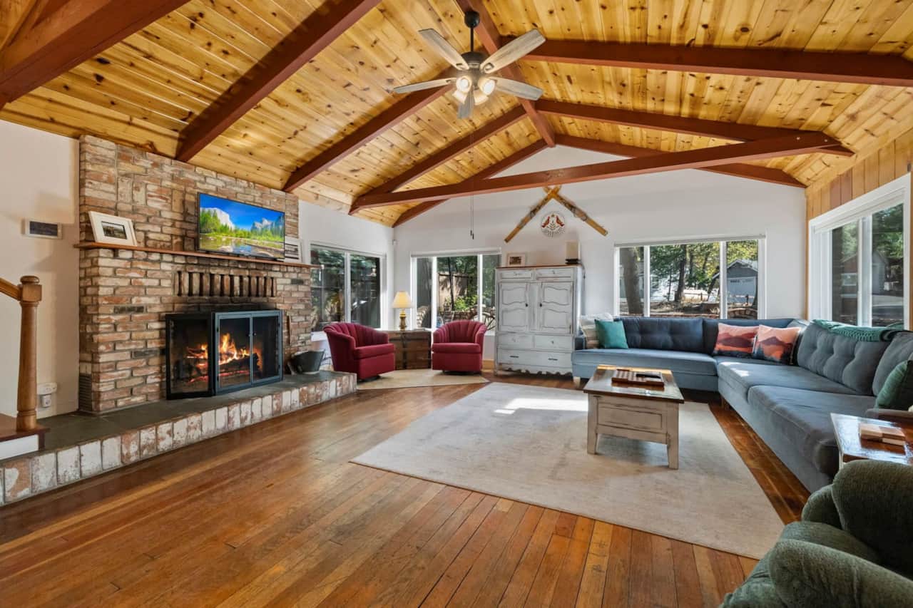 Experience the mountain charm by relaxing in the living room with the open beams, vaulted ceiling and the large comfortable sectional.  #ultimatecomfort #vaultedelegance 