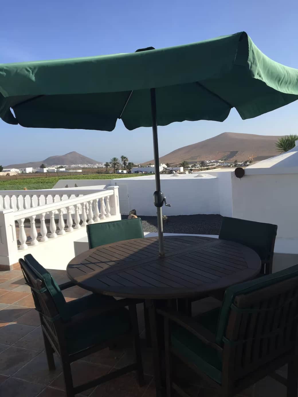 Mesa exterior para comer al aire libre