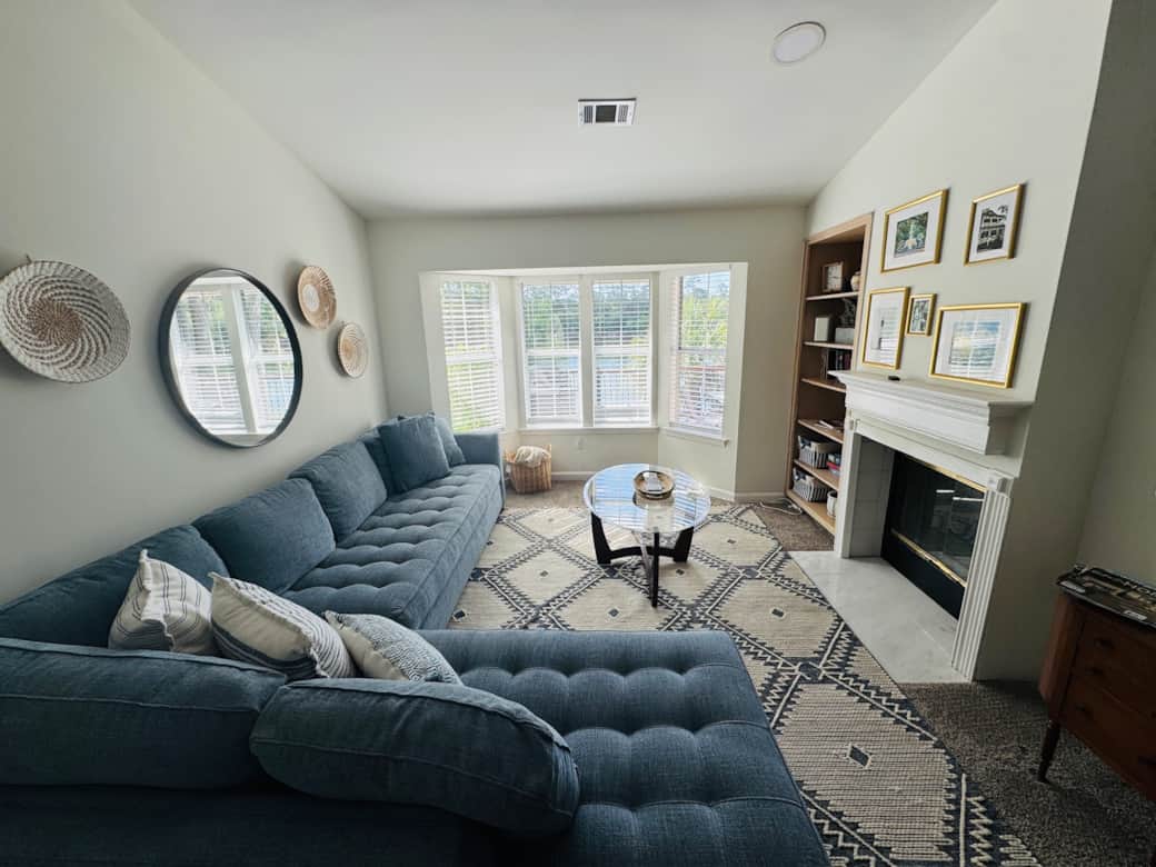 Bright, open living space perfect for relaxing after a day exploring Savannah or Tybee Island