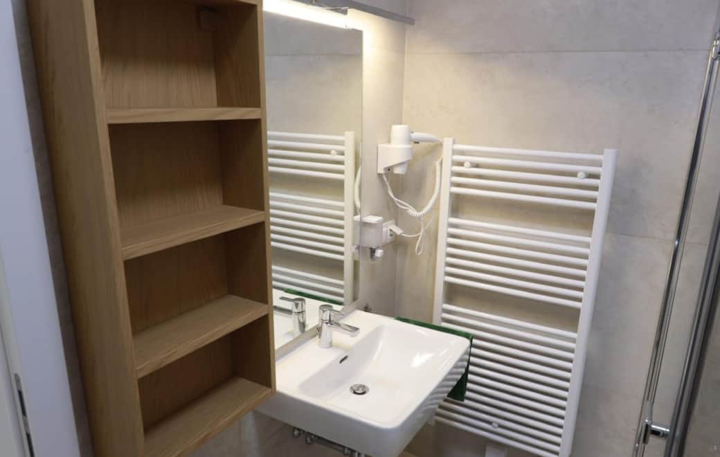 Bad grünes Apartment