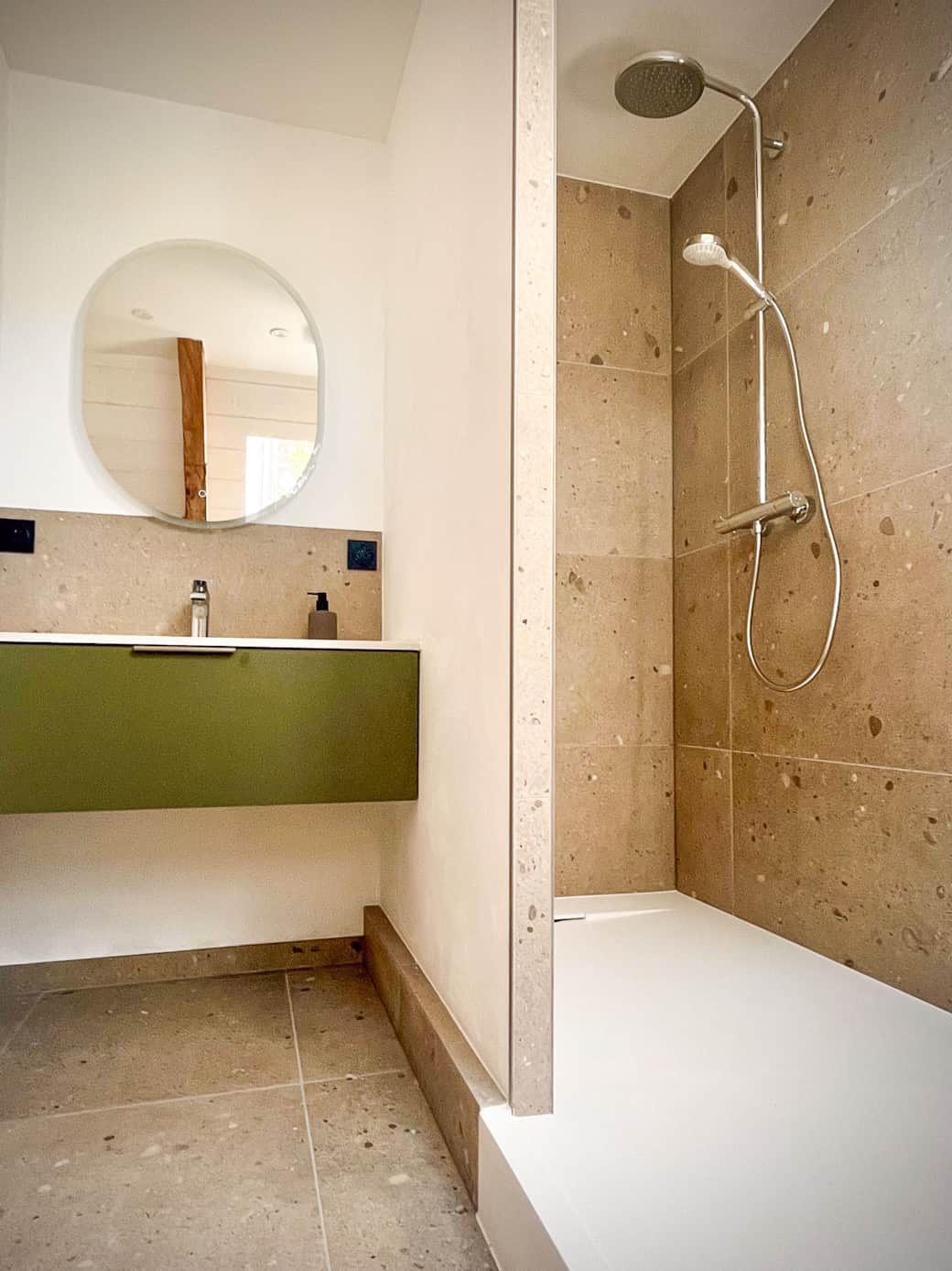 La salle de bain dans la petite grange