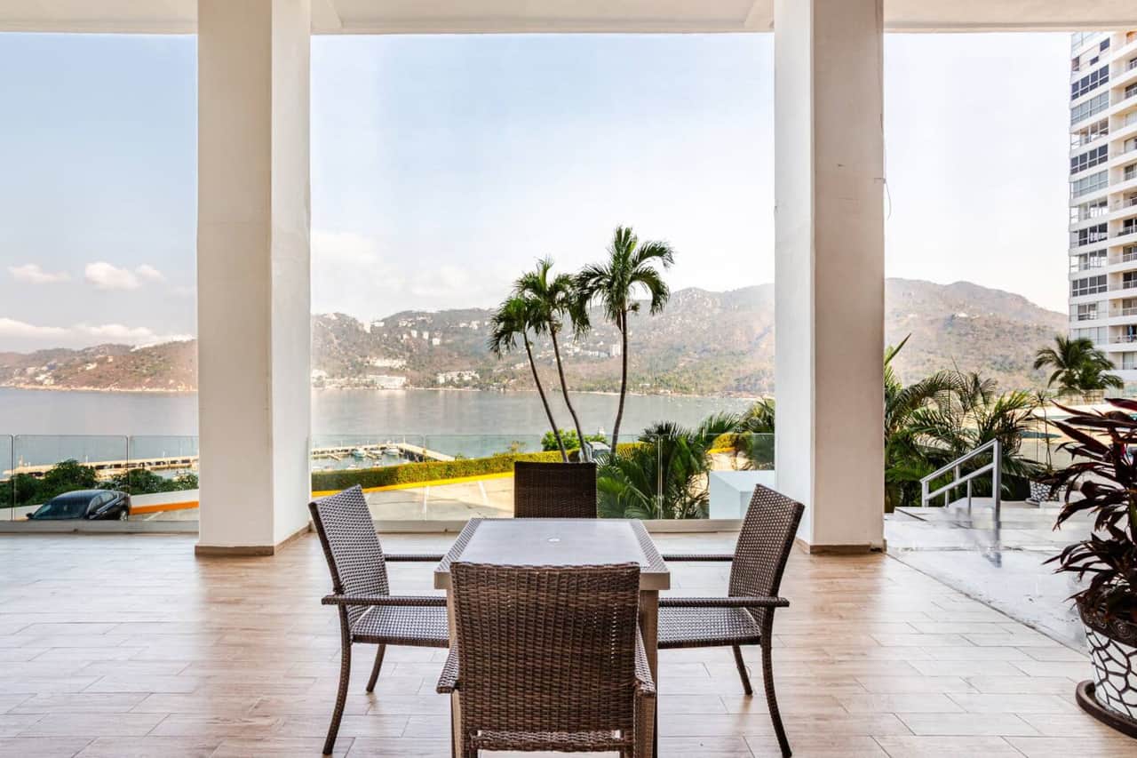 Terraza 1 con vista al mar, área común de condominio