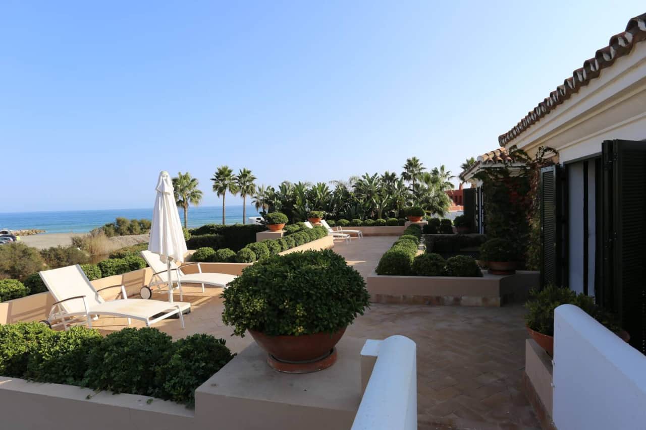 LAS RANAS Casasola Beachfront Golf Premium Holiday House Estepona Málaga HOMINGBOOK