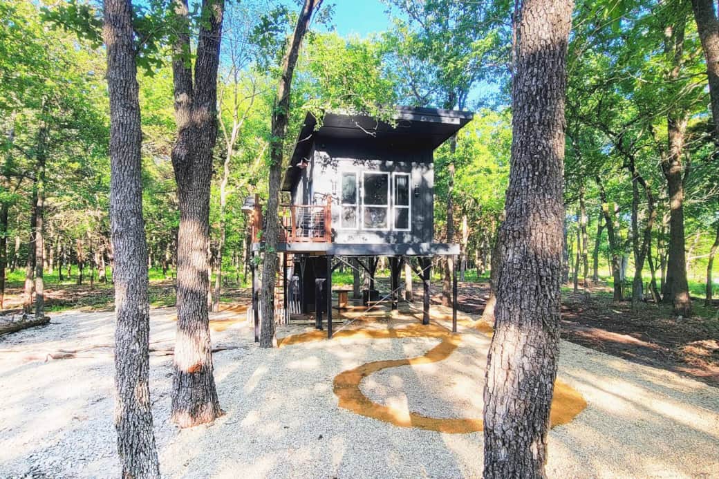 The Little Luxe Treehouse is nestled in 5 acres of Texas Countryside, just 90 minutes from Dallas. Beautiful for a romantic getaway, honeymoon, or weekend retreat. The Little Luxe Treehouse is nestled in 5 acres of Texas Countryside, just 90 minutes from Dallas. Beautiful for a romantic getaway, honeymoon, or weekend retreat.