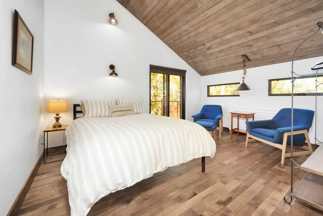 upstairs bedroom with queen bed