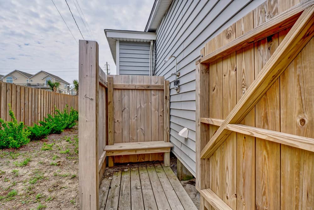 The outdoor shower! The outdoor shower!