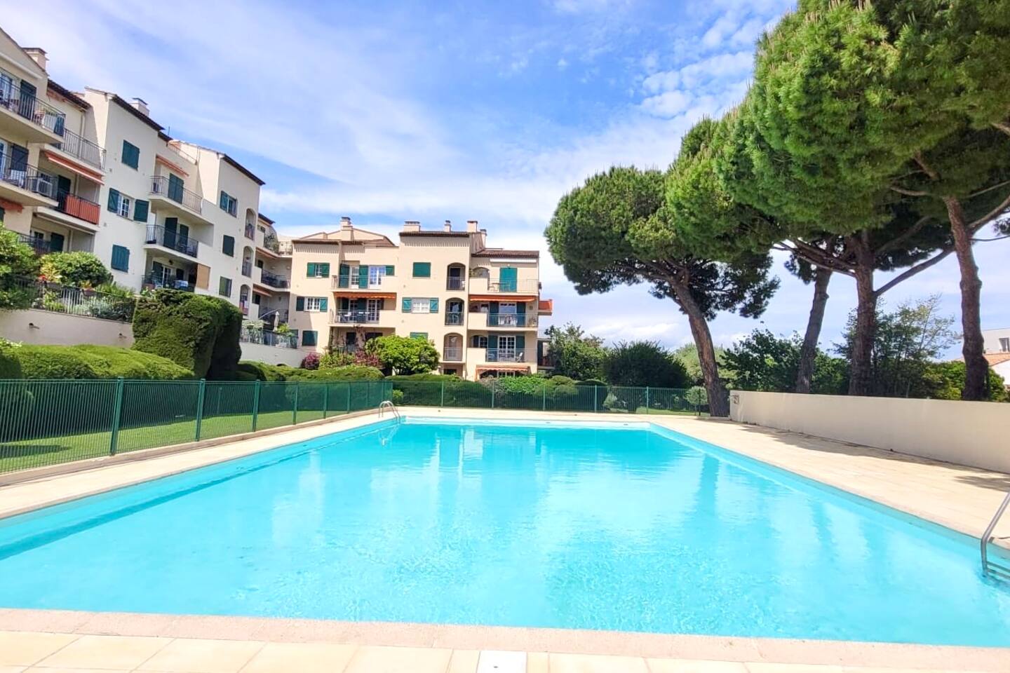 Antibes : 2 ch, vue mer & 3 balcons ensoleillés, Antibes